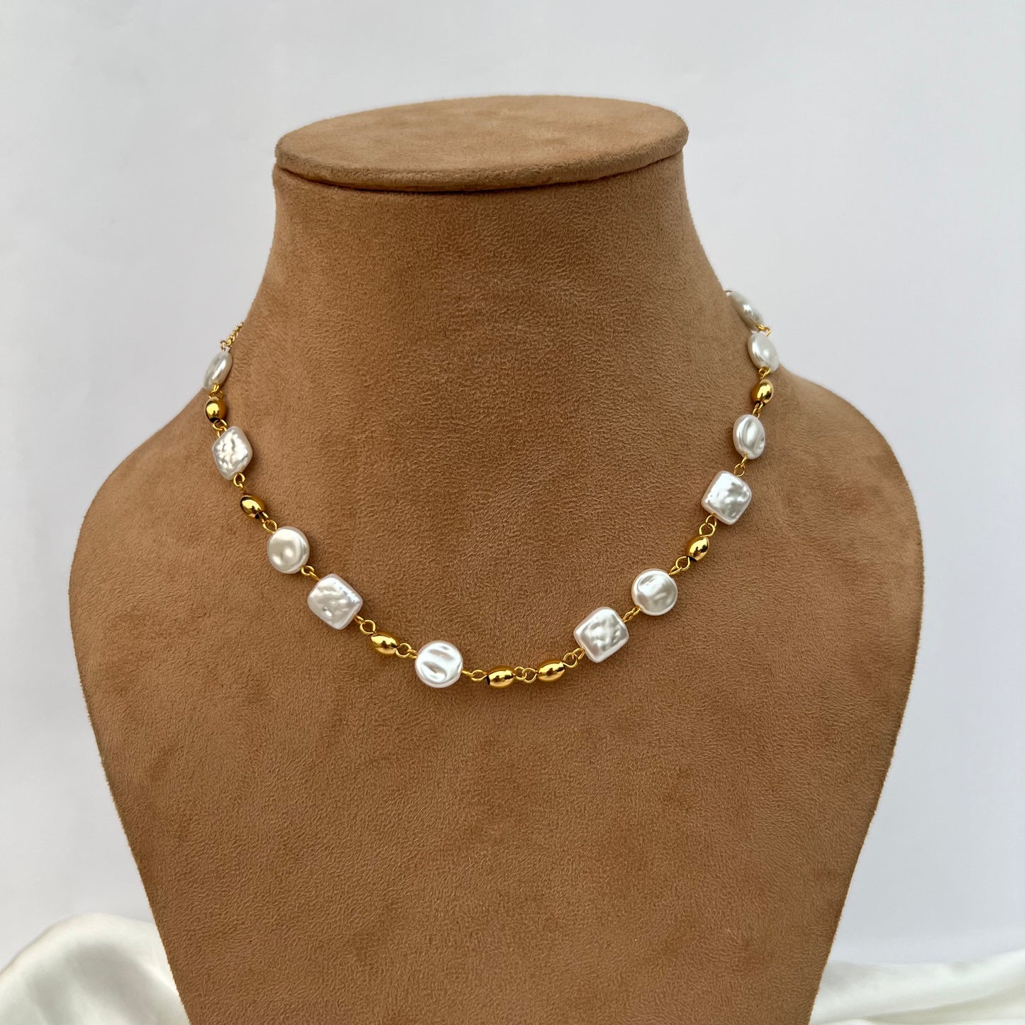 Pearly Gold Necklace