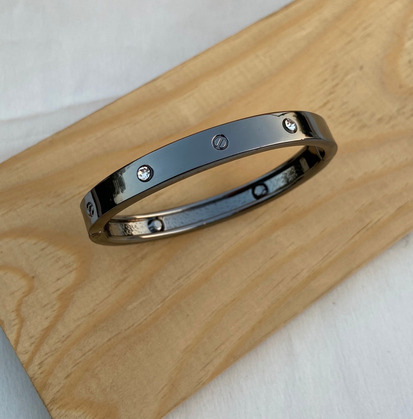 Stylish Magnetic Clasp Cuff Bracelet