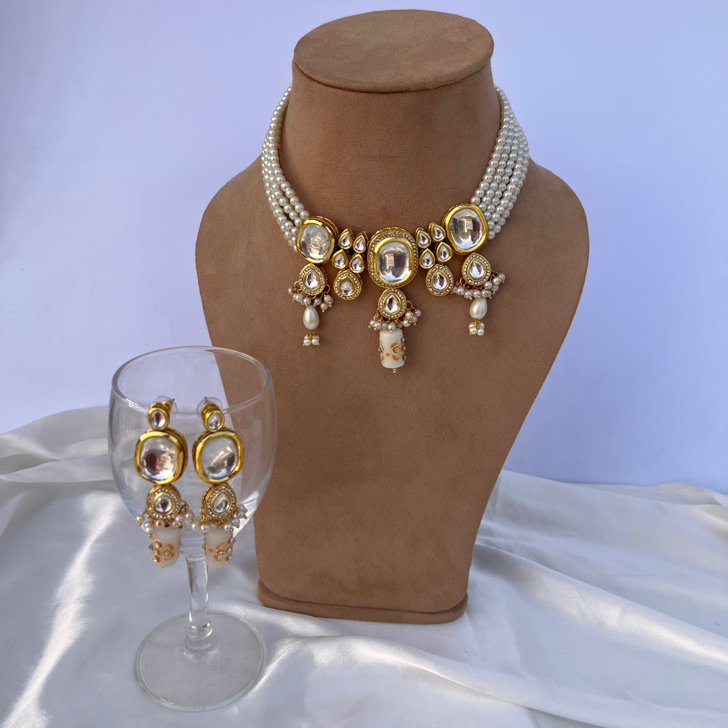 Pearly White Kundan Gold Toned Necklace Set
